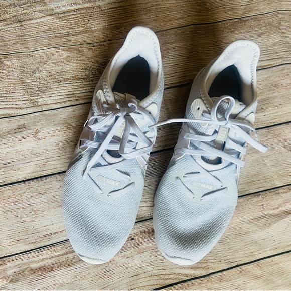 Nike Size 8 All/Completely White Air Max Sneakers - Picture 6 of 9